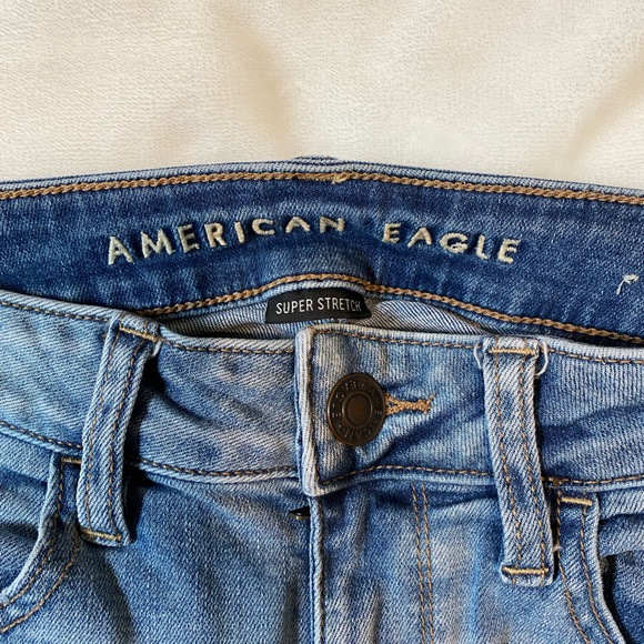 American Eagle Outfitters Super Stretch Sz 6 Frayed Ankle Distressed Light Wash - Picture 4 of 8